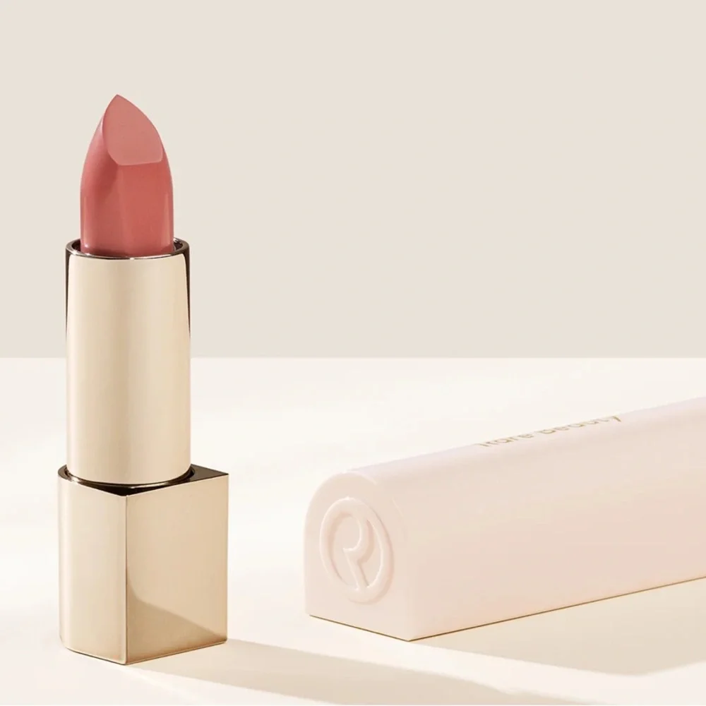 Rare Beauty Kind Words Matte Lipstick in Lively = rose pink 💋